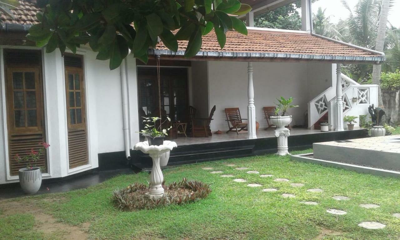Villa Sea Sprays Hikkaduwa Exterior foto